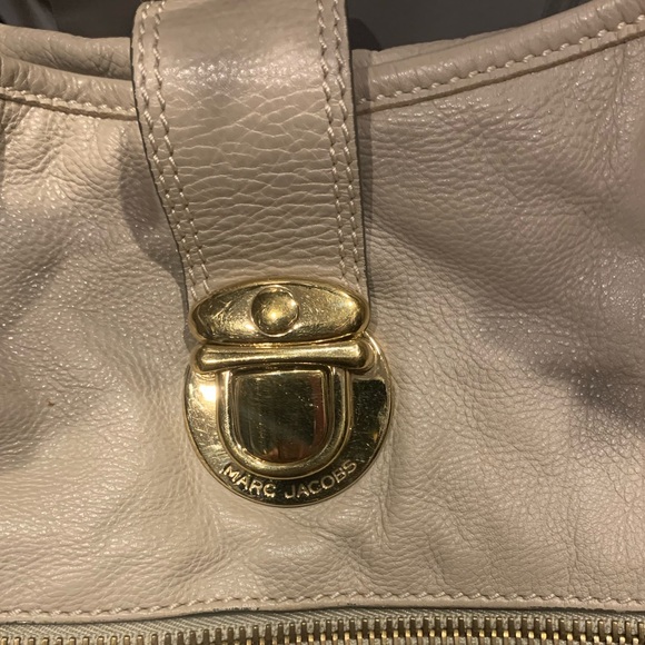 💯Authentic Marc Jacobs Hobo Bag in Beige - Picture 4 of 8